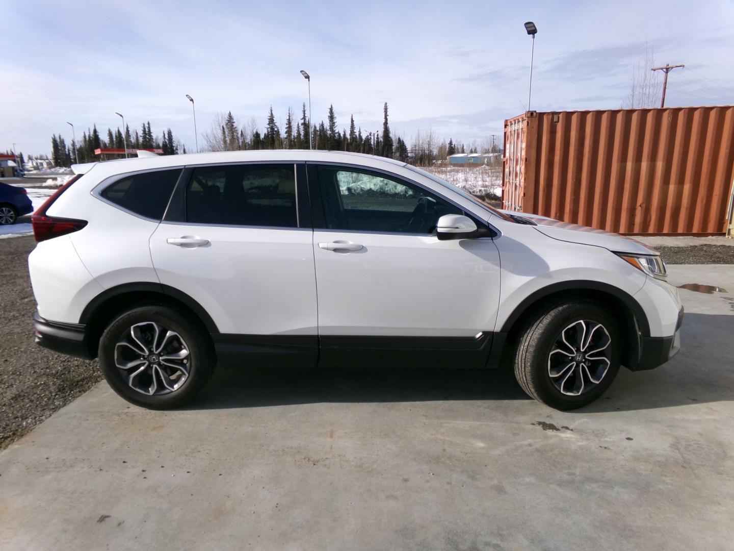 2022 White Honda CR-V EX-L AWD (2HKRW2H8XNH) with an 1.5L L4 16V DOHC TURBO engine, CVT transmission, located at 2630 Philips Field Rd., Fairbanks, AK, 99709, (907) 458-0593, 64.848068, -147.780609 - Photo#2